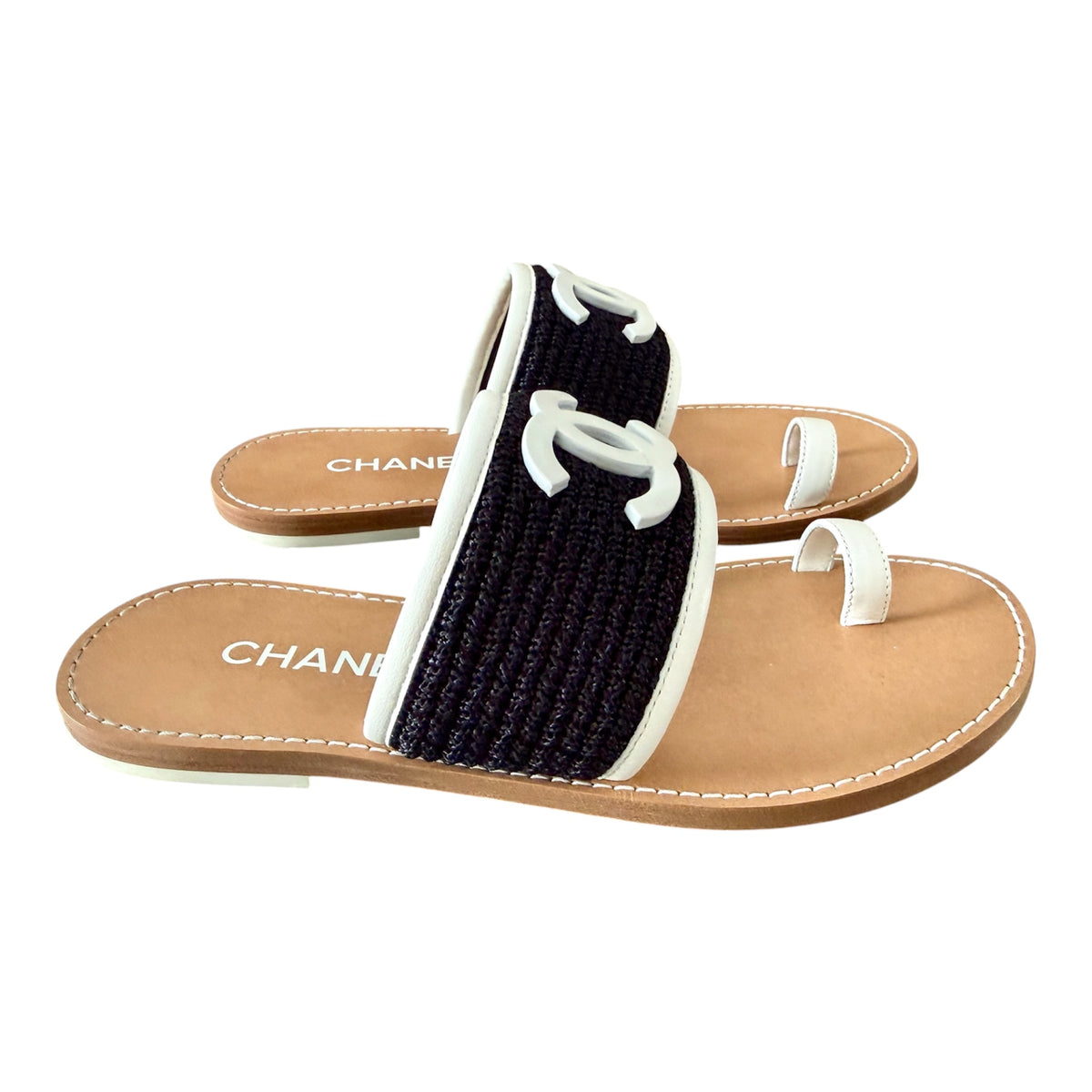 CHANEL 2026 CC Logo White/Black Raffia Leather Toe Ring Sandals Sz 38