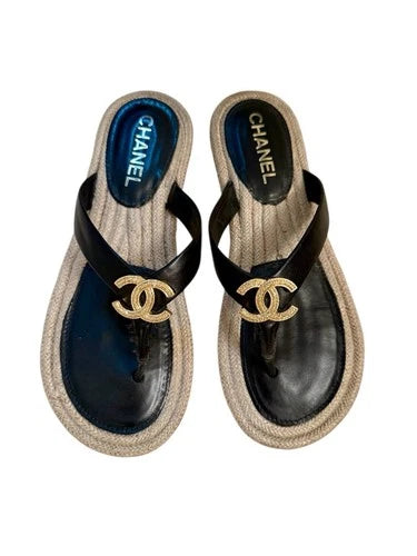 CHANEL 2026 Gold CC Logo Black Leather Thong Flat Sandals Shoes Sz 39 W/box Jute
